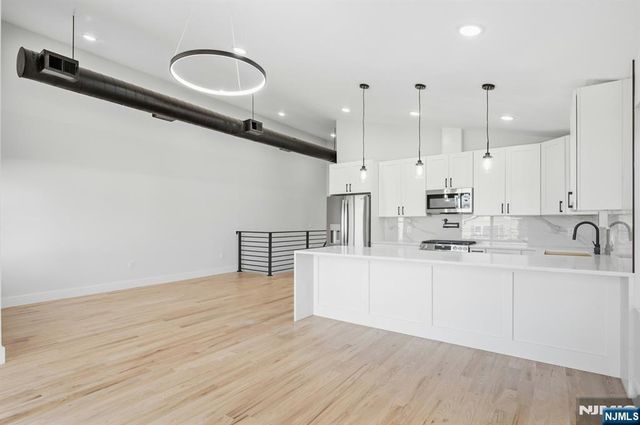 257 7th Street, Newark, NJ 07103