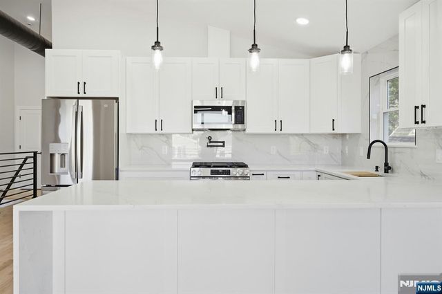 257 7th Street, Newark, NJ 07103