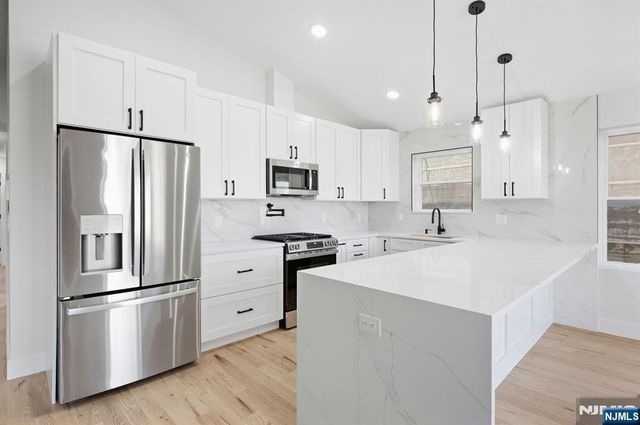257 7th Street, Newark, NJ 07103