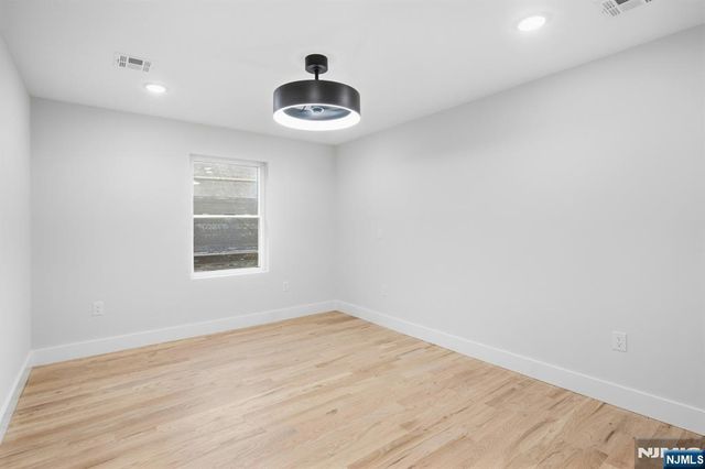 257 7th Street, Newark, NJ 07103