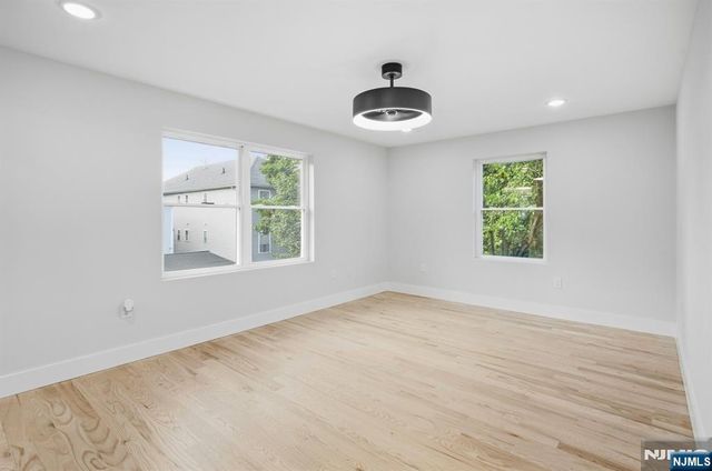 257 7th Street, Newark, NJ 07103