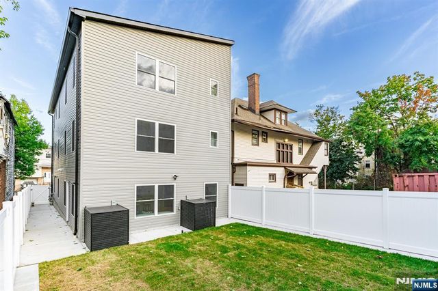 257 7th Street, Newark, NJ 07103