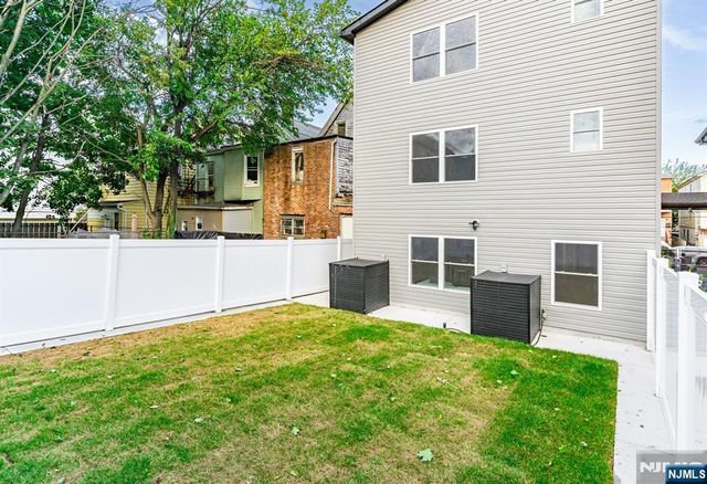 257 7th Street, Newark, NJ 07103