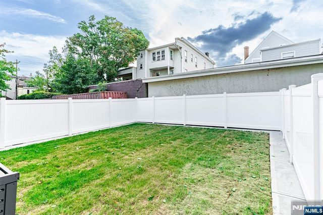 257 7th Street, Newark, NJ 07103