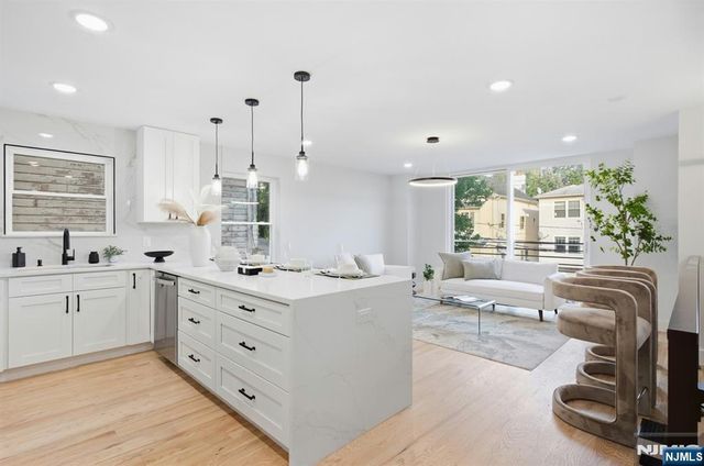 257 7th Street, Newark, NJ 07103