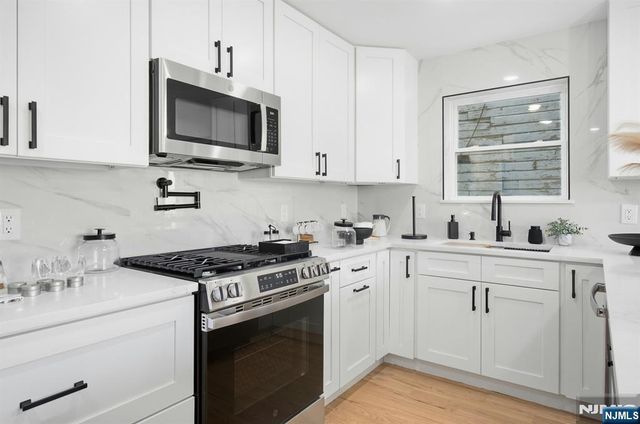 257 7th Street, Newark, NJ 07103