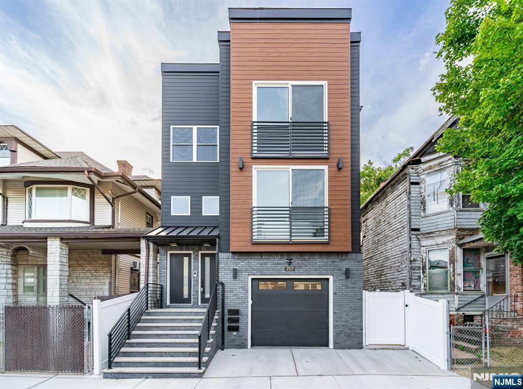 257 7th Street, Newark, NJ 07103