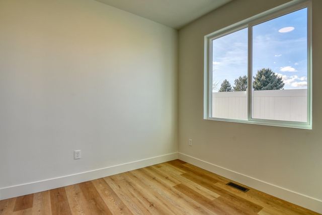 17802 E 3rd Ln, Spokane Valley, WA 99016