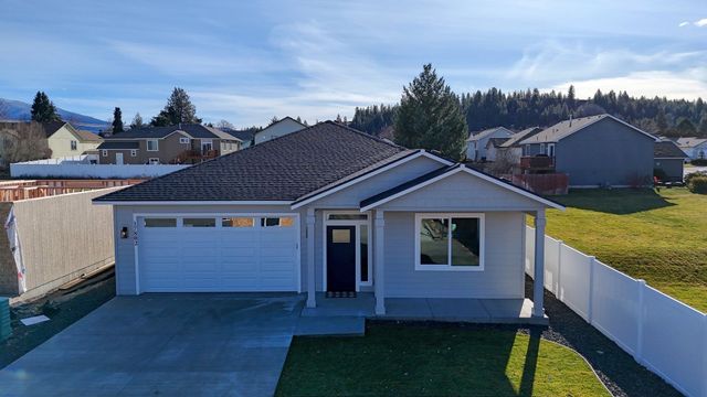 17802 E 3rd Ln, Spokane Valley, WA 99016