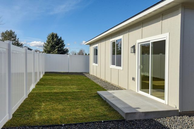 17802 E 3rd Ln, Spokane Valley, WA 99016