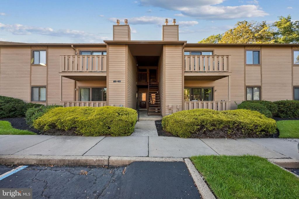 706 WOODHOLLOW DR, Marlton, NJ 08053