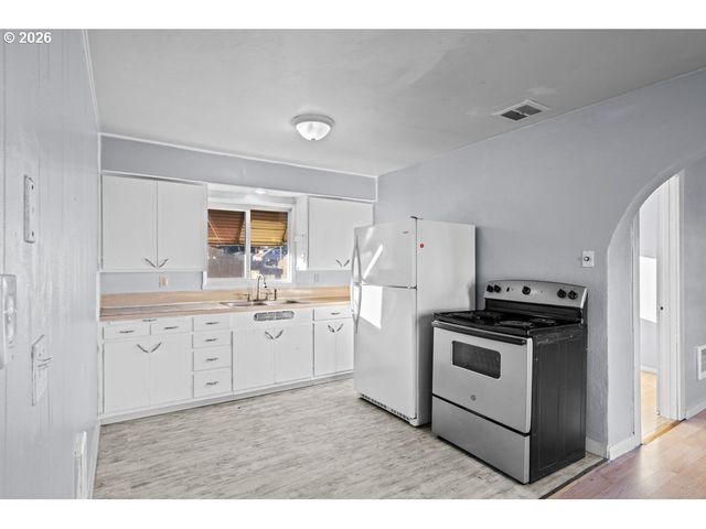 2820 19TH Ave, Forest Grove, OR 97116