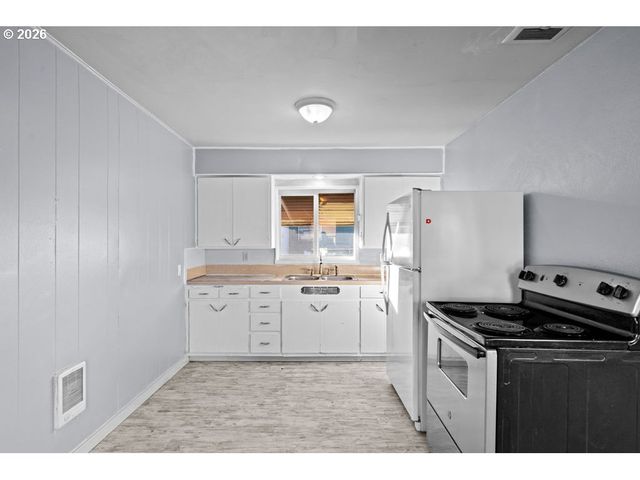 2820 19TH Ave, Forest Grove, OR 97116