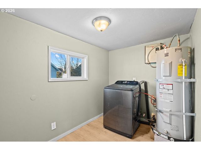 2820 19TH Ave, Forest Grove, OR 97116