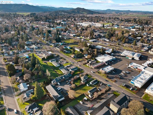 2820 19TH Ave, Forest Grove, OR 97116