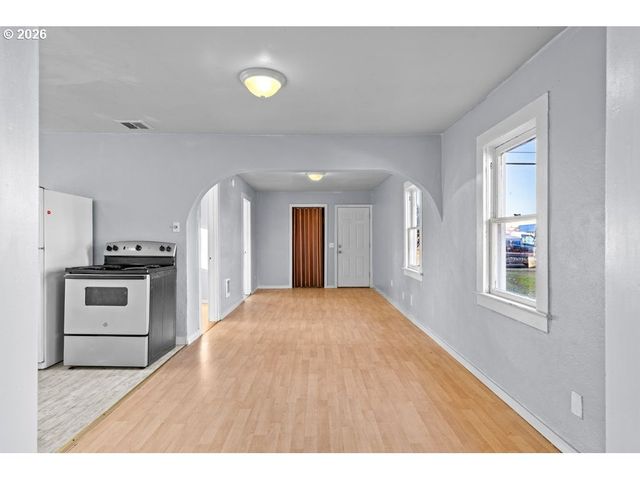 2820 19TH Ave, Forest Grove, OR 97116