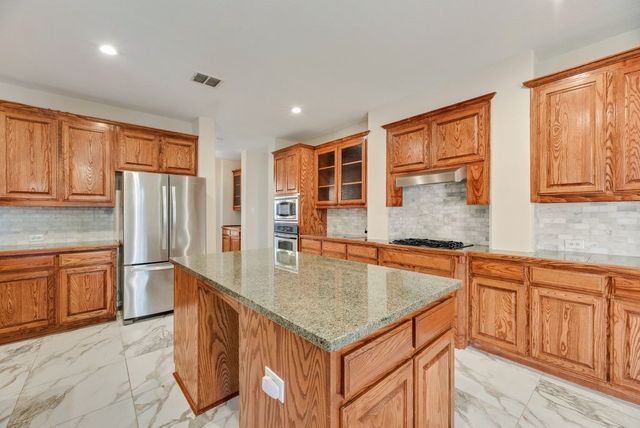 647 Royalwood Court, Grand Prairie, TX 75052