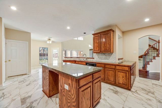 647 Royalwood Court, Grand Prairie, TX 75052