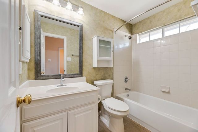 647 Royalwood Court, Grand Prairie, TX 75052