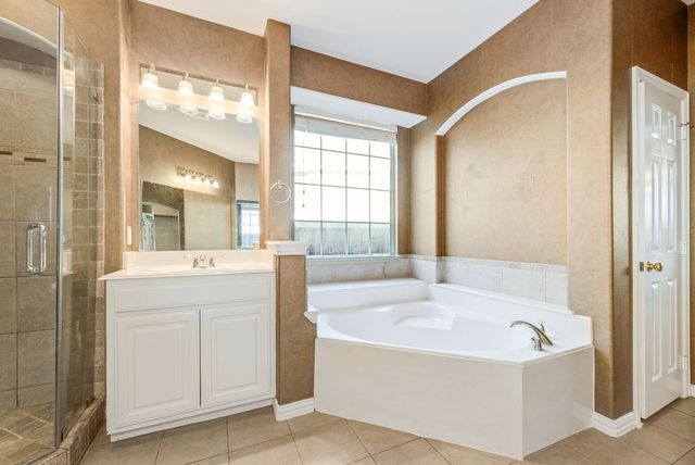 647 Royalwood Court, Grand Prairie, TX 75052