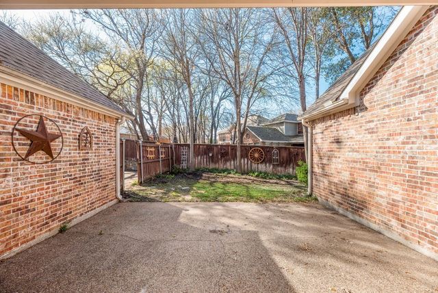 647 Royalwood Court, Grand Prairie, TX 75052