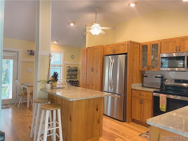 9433 S Great Oaks Drive, Floral City, FL 34436