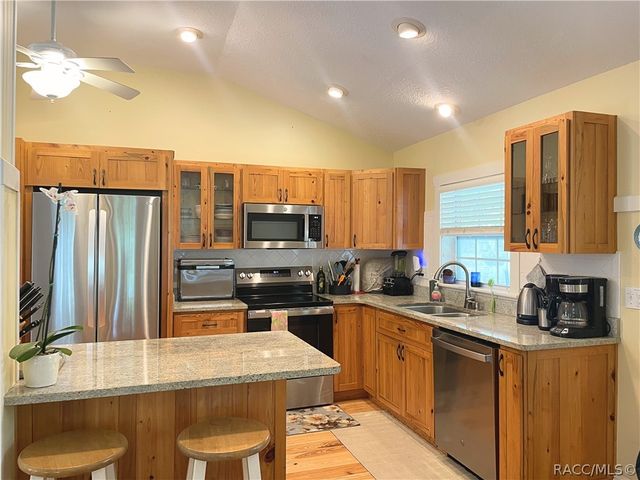 9433 S Great Oaks Drive, Floral City, FL 34436