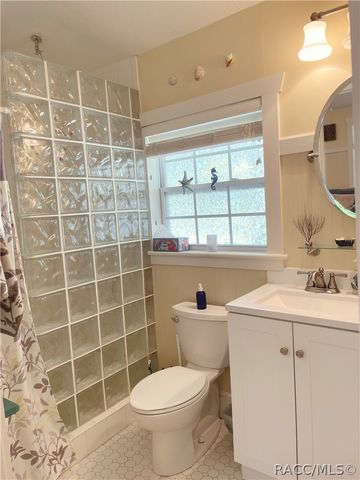 9433 S Great Oaks Drive, Floral City, FL 34436