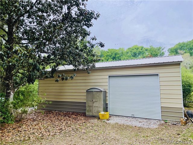 9433 S Great Oaks Drive, Floral City, FL 34436