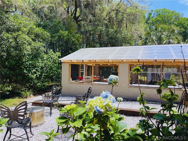 9433 S Great Oaks Drive, Floral City, FL 34436