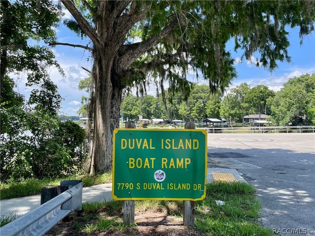 9433 S Great Oaks Drive, Floral City, FL 34436