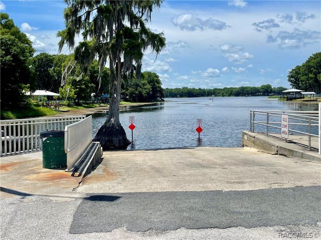 9433 S Great Oaks Drive, Floral City, FL 34436