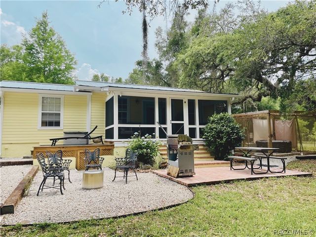 9433 S Great Oaks Drive, Floral City, FL 34436