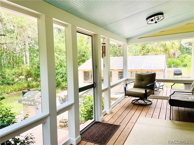 9433 S Great Oaks Drive, Floral City, FL 34436