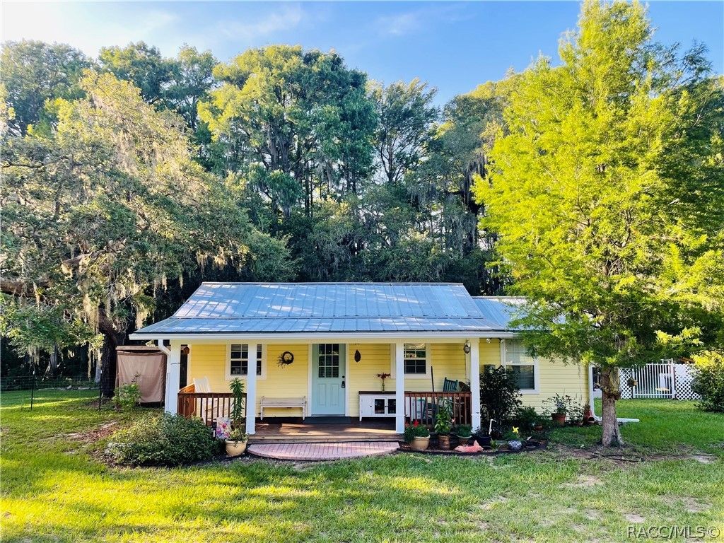 9433 S Great Oaks Drive, Floral City, FL 34436