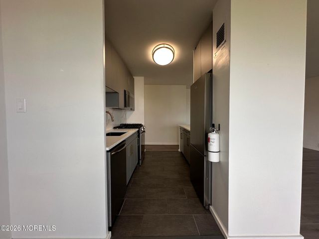 10 Ocean Boulevard 8H, Atlantic Highlands, NJ 07716