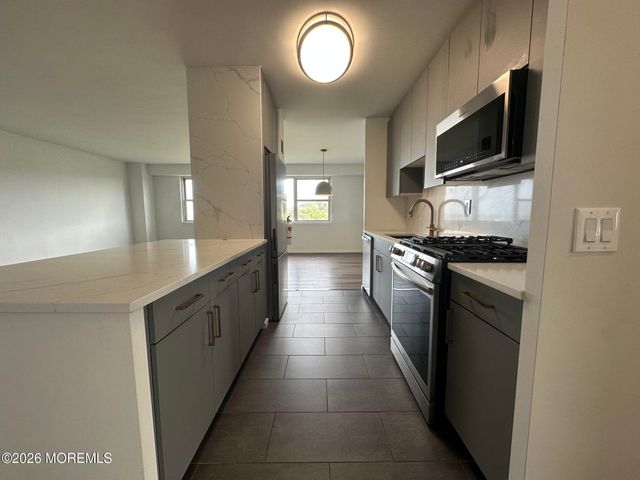 10 Ocean Boulevard 8H, Atlantic Highlands, NJ 07716