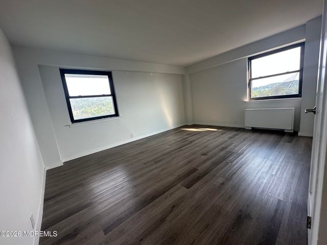 10 Ocean Boulevard 8H, Atlantic Highlands, NJ 07716