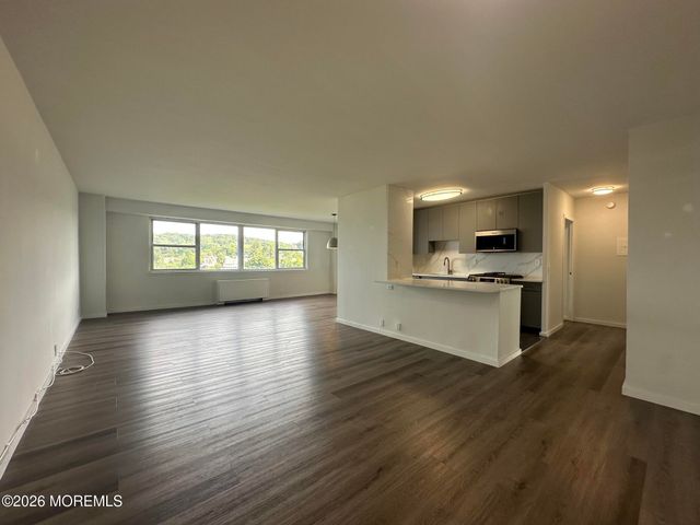 10 Ocean Boulevard 8H, Atlantic Highlands, NJ 07716