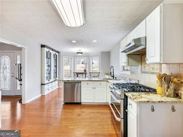 6650 Lake Run Drive, Flowery Branch, GA 30542