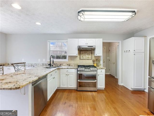 6650 Lake Run Drive, Flowery Branch, GA 30542