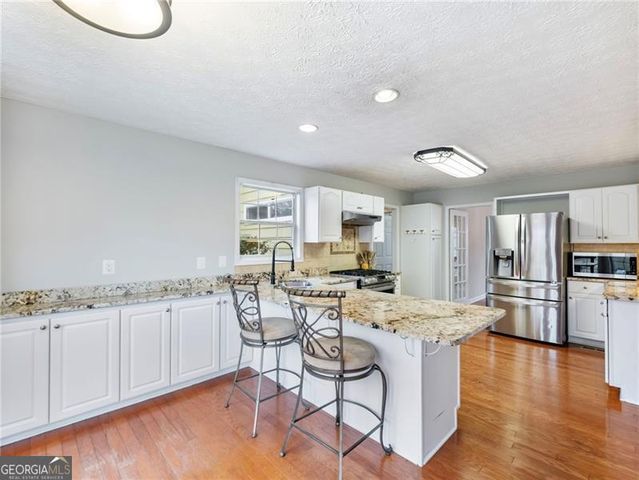 6650 Lake Run Drive, Flowery Branch, GA 30542