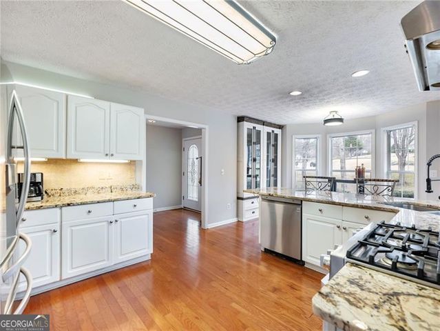 6650 Lake Run Drive, Flowery Branch, GA 30542