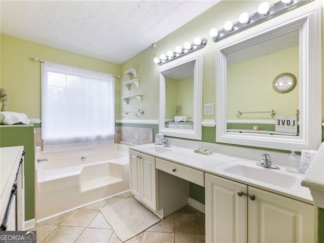 6650 Lake Run Drive, Flowery Branch, GA 30542