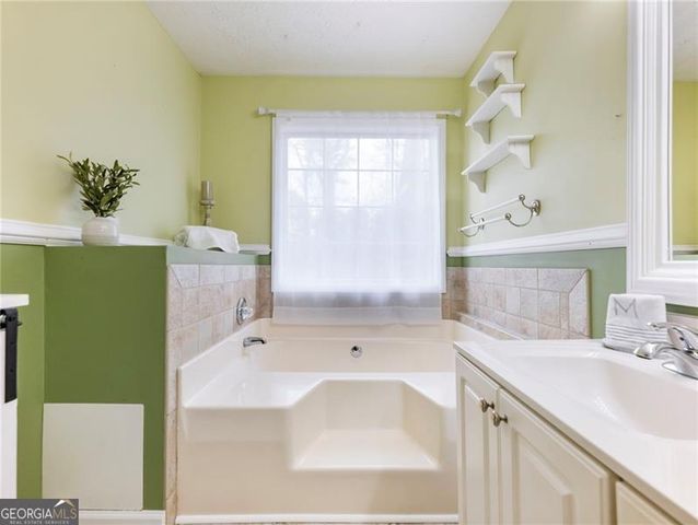 6650 Lake Run Drive, Flowery Branch, GA 30542