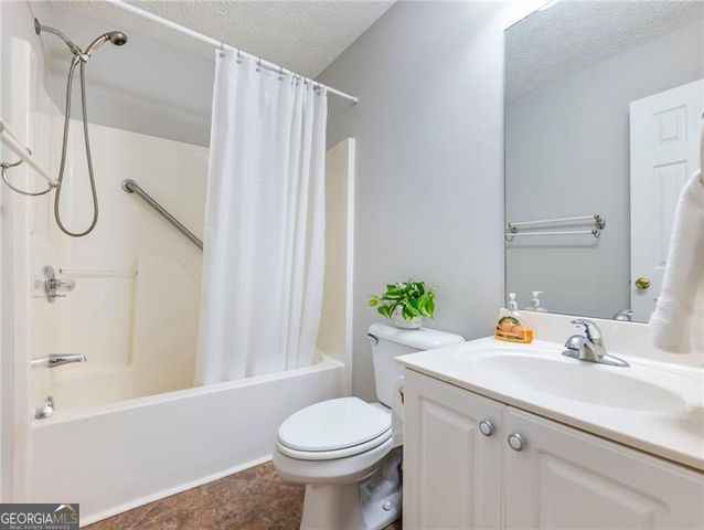 6650 Lake Run Drive, Flowery Branch, GA 30542