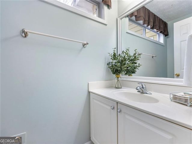 6650 Lake Run Drive, Flowery Branch, GA 30542