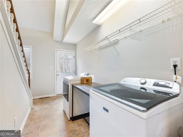 6650 Lake Run Drive, Flowery Branch, GA 30542