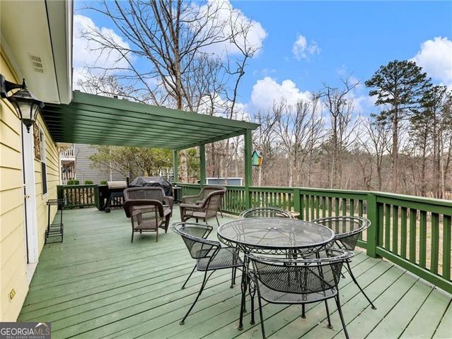 6650 Lake Run Drive, Flowery Branch, GA 30542