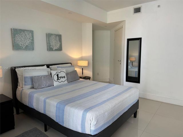1300 Brickell Bay Drive 901, Miami, FL 33131